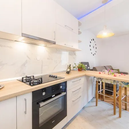 Apartment Mirna Center & Beach Gradac (Split-Dalmatia)