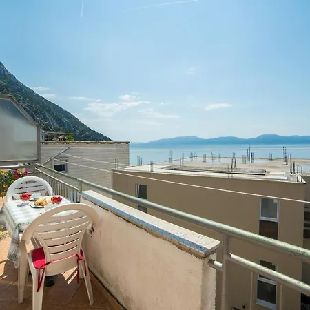 Apartment Mirna Center & Beach