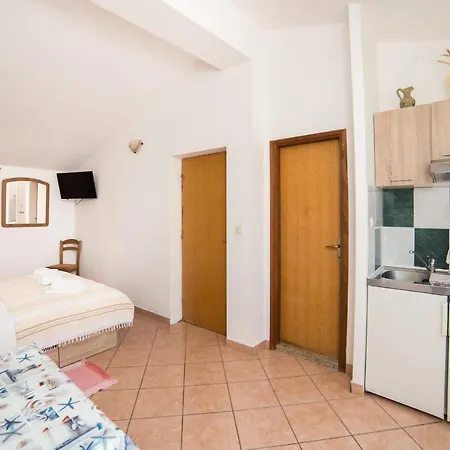 Mirna Center & Beach Apartment Gradac (Split-Dalmatia)