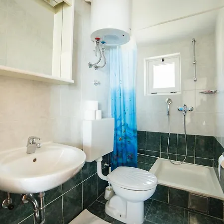 Apartment Mirna Center & Beach