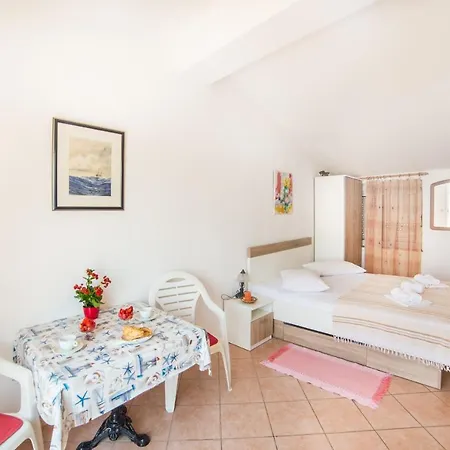 Apartment Mirna Center & Beach Gradac (Split-Dalmatia)