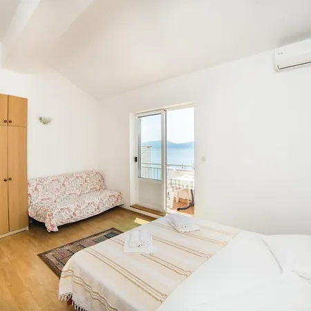 Apartment Mirna Center & Beach
