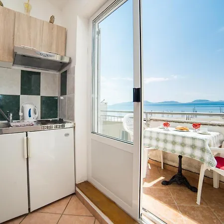 Mirna Center & Beach Apartment *
