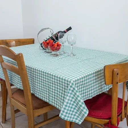Apartment Mirna Center & Beach