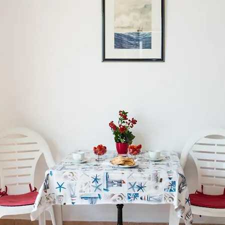 Mirna Center & Beach Apartment *
