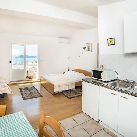 Apartment Mirna Center & Beach Gradac (Split-Dalmatia)
