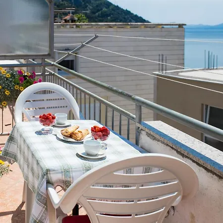 Mirna Center&beach